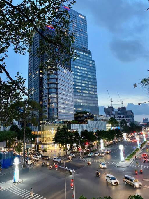 Daniel's In Saigon Center With Hot Tub And View Căn hộ *